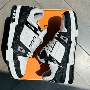 Louis Vuitton Trainer • US 13 [LV11] White/Black Sneakers